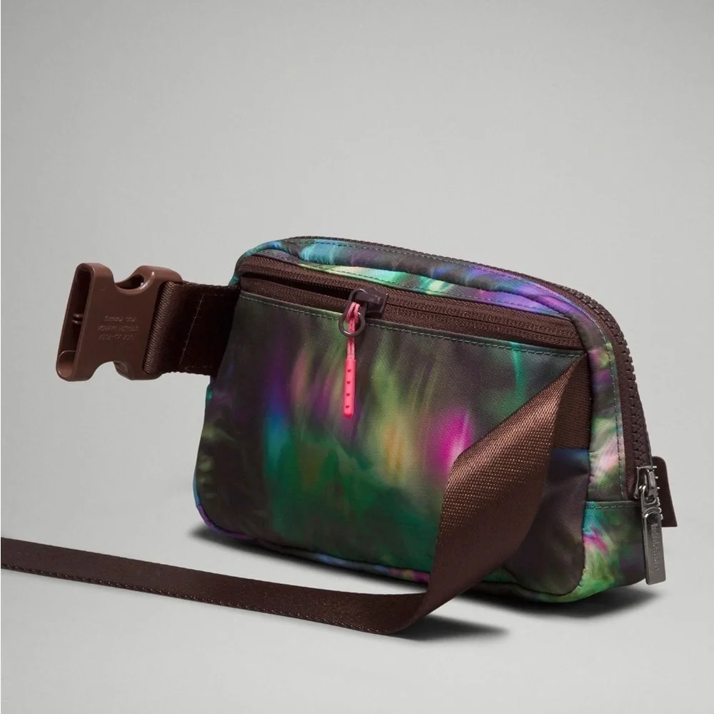 NEW LULULEMON EVERYWHERE BELT BAG DISCOTHEQUE MULTI